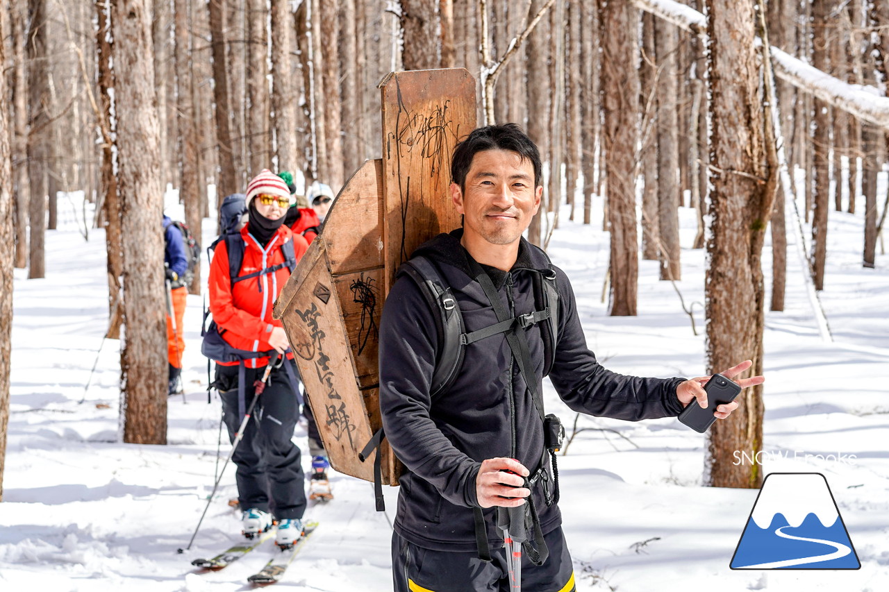 ビッグマウンテンスキーヤー児玉毅さんが『もっこ』を背負って、積丹岳を大滑降！今ここに鰊漁で栄えた古の文化が用途を変えて蘇る(o^ー')b♪